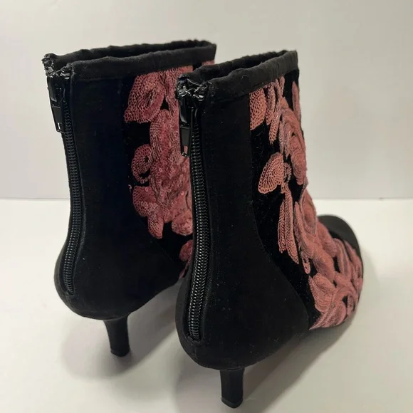 JOAN BOYCE Ankle Boots Black Velvet Rose Pink Sequins Size 8.5M -NEW - Picture 2 of 9
